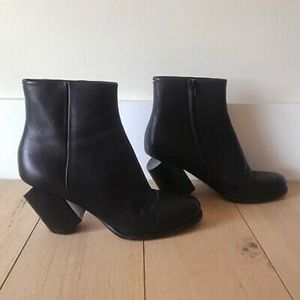 MAISON MARGIELA "BROKEN HEEL" CLOSED TOE BOOTS